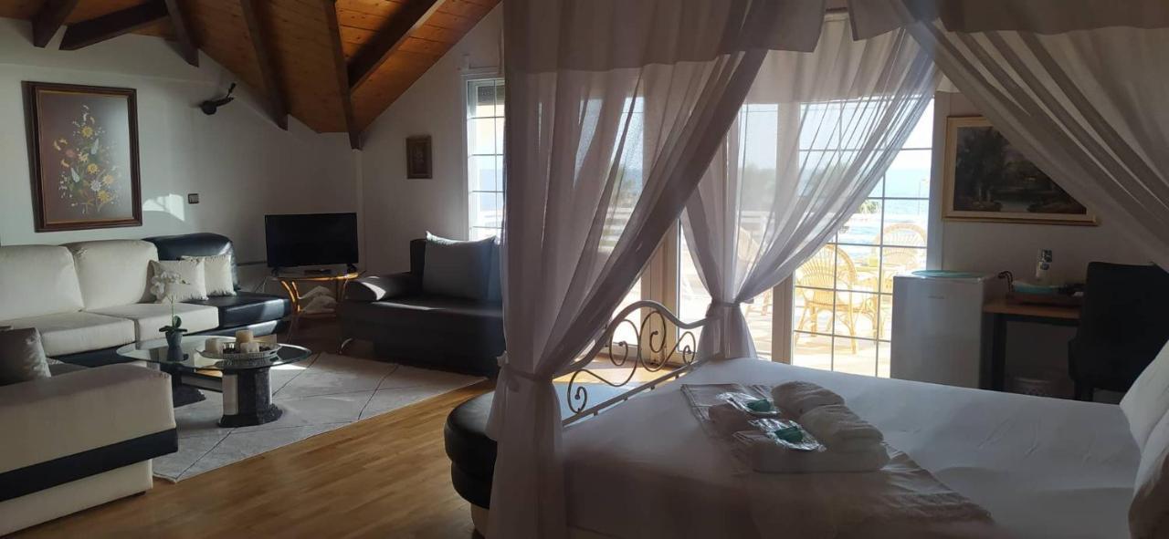 Suite In Front Of The Sea Nea Thesi Exterior photo
